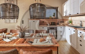 Refrigerador, parrilla de estufa, lavavajillas y cafetera y tetera 