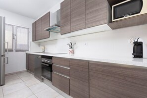 Micro-ondes, four, plaque de cuisson, lave-vaisselle