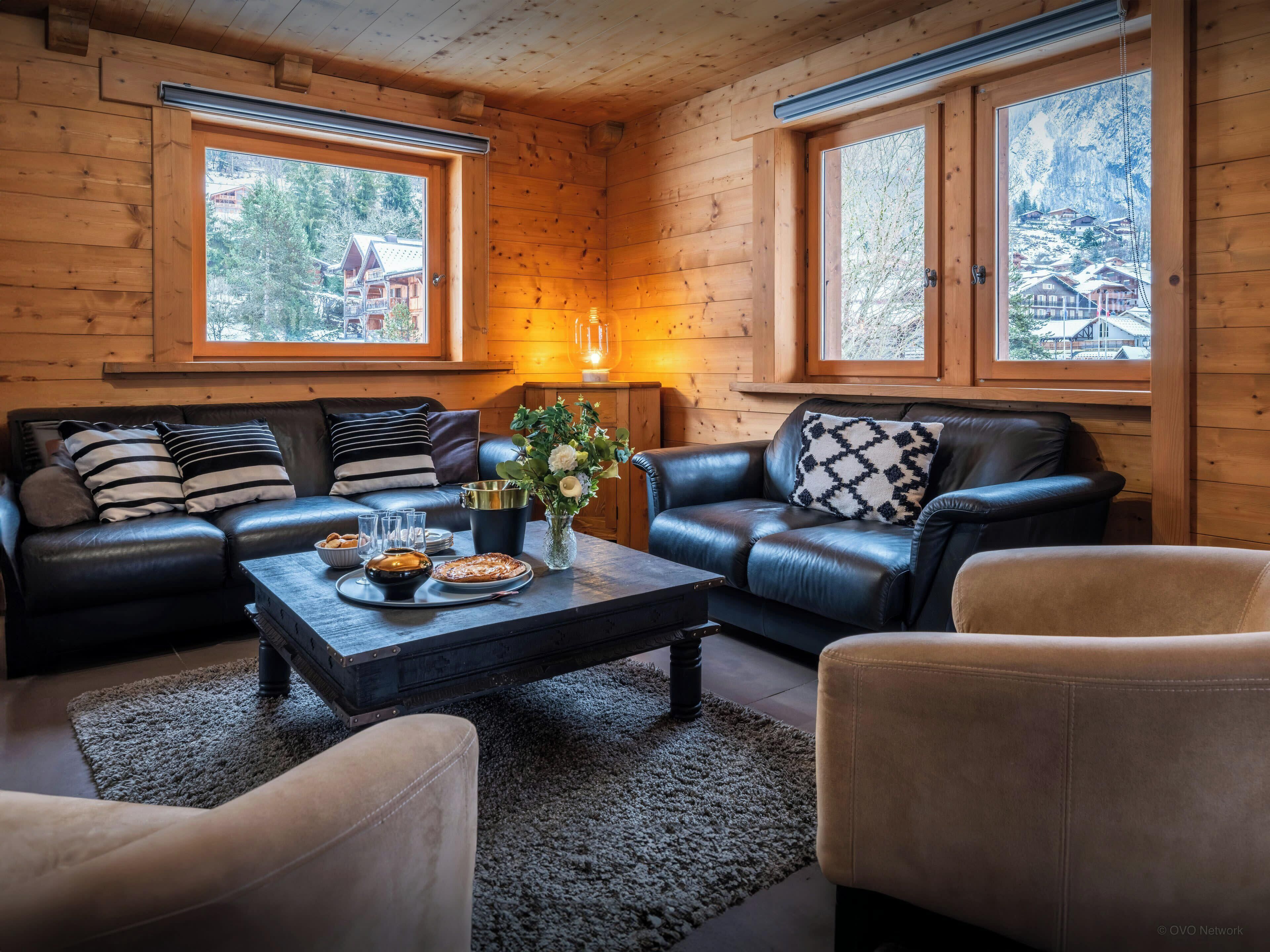 Tv, eldstad, tv-spel och bordsfotboll