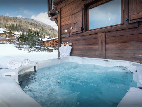 Chalet Timothy - mountain break for 12 with hot tub - OVO Network