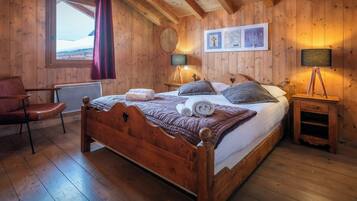 6 bedrooms, iron/ironing board, WiFi, bed sheets