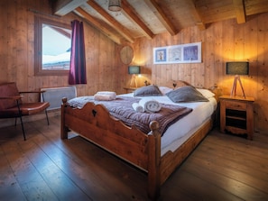 6 bedrooms, iron/ironing board, WiFi, bed sheets - Chalet Timothy - mountain break for 12 with hot tub - OVO Network (Samoëns)