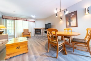 Apartment | Living area | Flat-screen TV - Horseshoe Valley Suites - The Evergreen (Oro-Medonte)