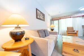 Apartment | Living area | Flat-screen TV - Horseshoe Valley Suites - The Evergreen (Oro-Medonte)