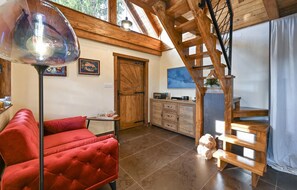 Een smart-tv en een stereo