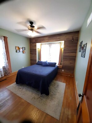 2 bedrooms, desk, iron/ironing board, travel cot