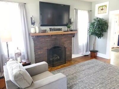 Downtown Retreat with large privacy fenced yard. Pet Friendly!
