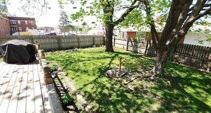 Downtown Retreat with large privacy fenced yard. Pet Friendly!