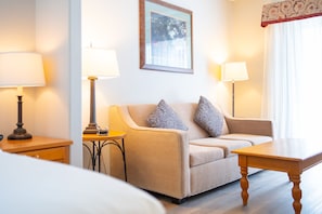 Apartment | Living area - Horseshoe Valley Suites - The Pine (Oro-Medonte)