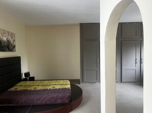 4 Schlafzimmer, Bügeleisen/Bügelbrett, WLAN, Bettwäsche