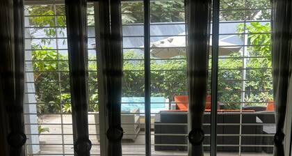 Villa de 4 Chambres à Louer au Point E, Dakar