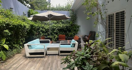 Villa de 4 Chambres à Louer au Point E, Dakar