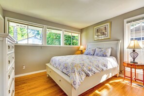 3 habitaciones, escritorio, tabla de planchar con plancha y wifi
