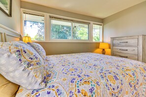 3 bedrooms, desk, iron/ironing board, WiFi - 2 Mi to Dtwn Greensboro: Centrally Located Home (Greensboro)