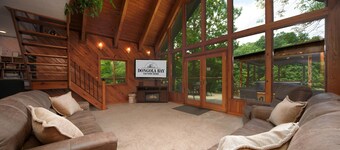 HotTub! FirePit, Private 2.5 acre Pond, 2 Kayaks! GameRoom! Slps12+