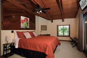 4 bedrooms, desk, iron/ironing board, free WiFi