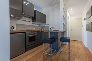 Refrigerador, horno, parrilla de estufa y lavavajillas 