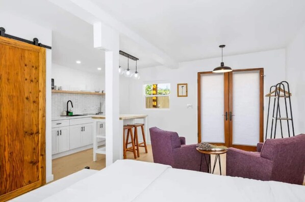 1 habitación, tabla de planchar con plancha, wifi gratis y ropa de cama 