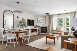 Apartment | Living area - Horseshoe Valley Suites - The Sierra (Oro-Medonte)