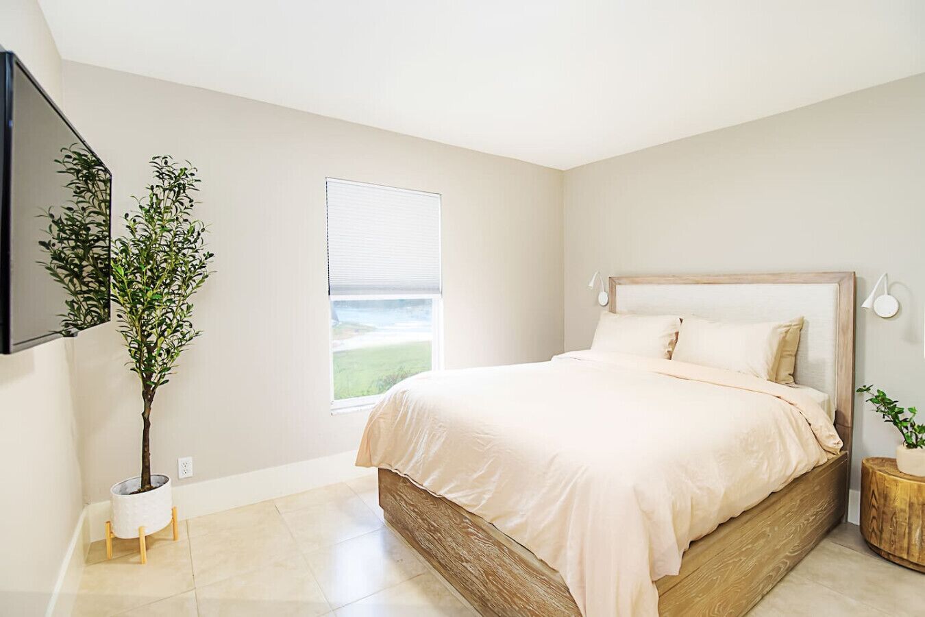 6 Schlafzimmer, Schreibtisch, Bügeleisen/Bügelbrett, Reisekinderbett