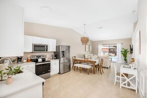 Fridge, microwave, oven, stovetop - 6 Bedroom Two Villas, Heated Pool 2mil to Downtown (Naples)