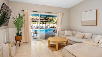 Fernseher, Tischtennisplatte