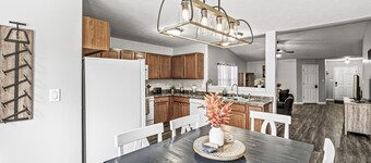 Charming 3-Bedroom Ranch, Steps from Klipsch Music Center Shopping and Dining