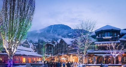 Studio | Alpenglow Lodge | Private Balcony w/ Mountain views | AC | Gym | Central Location