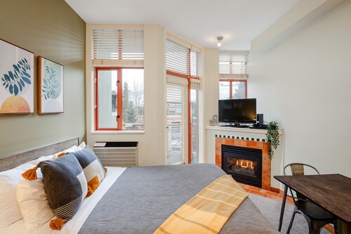Studio | Alpenglow Lodge | Private Balcony w/ Mtn view | Gym | Epic Location