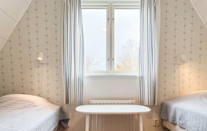 4 bedrooms, travel cot, free WiFi, bed sheets