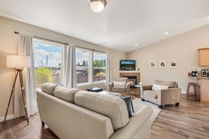 TV, peis, bordtennis og bøker