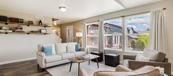 Dundee Hillside Retreat