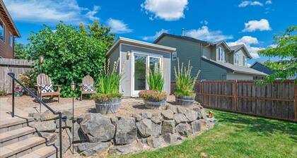 Dundee Hillside Retreat ~ Central Family & Dog Friendly Home!