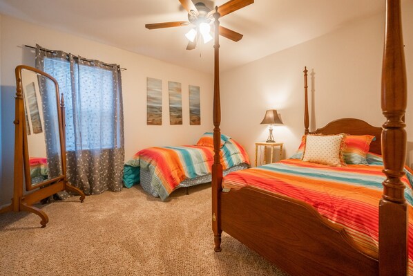 Room - Comfortable Family Home in East Louisville (Louisville)