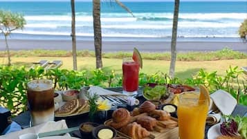 Free daily cooked-to-order breakfast