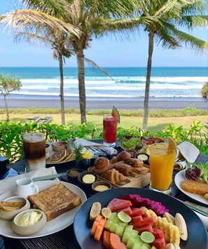 Free daily cooked-to-order breakfast - Vita Retreats (San Pedro)