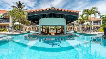 2 outdoor pools, free cabanas, sun loungers