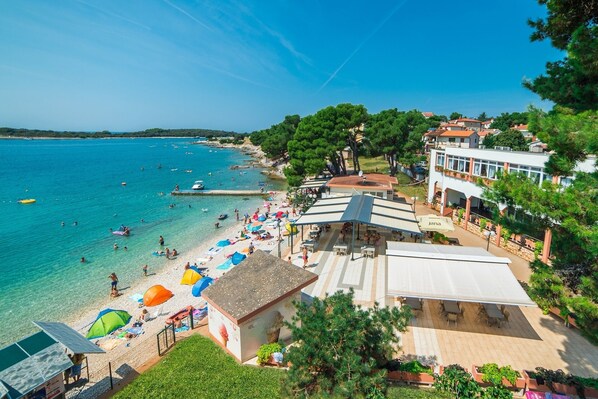 Beach nearby - Beautiful mobile homes only 30 m. from the beach. (Banjole)