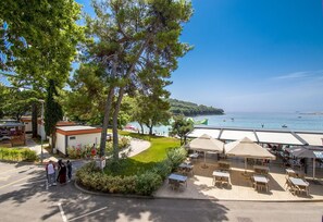 Property grounds - Beautiful mobile homes only 30 m. from the beach. (Banjole)