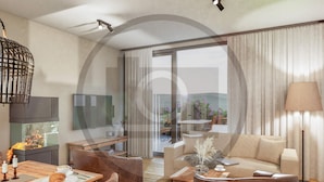 Une chambre d’hôtel moderne dotée d’un coin repas, d’un canapé, d’une télévision et d’un balcon avec vue.