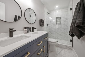 Shower, hair dryer, towels, soap - Modern 3-Bed Home 5 min from Downtown Raleigh! (Raleigh)