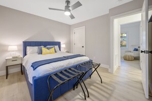 3 bedrooms, free WiFi, bed sheets - Modern 3-Bed Home 5 min from Downtown Raleigh! (Raleigh)