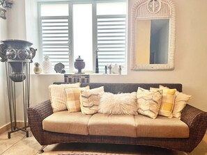 Smart TV, table tennis, books