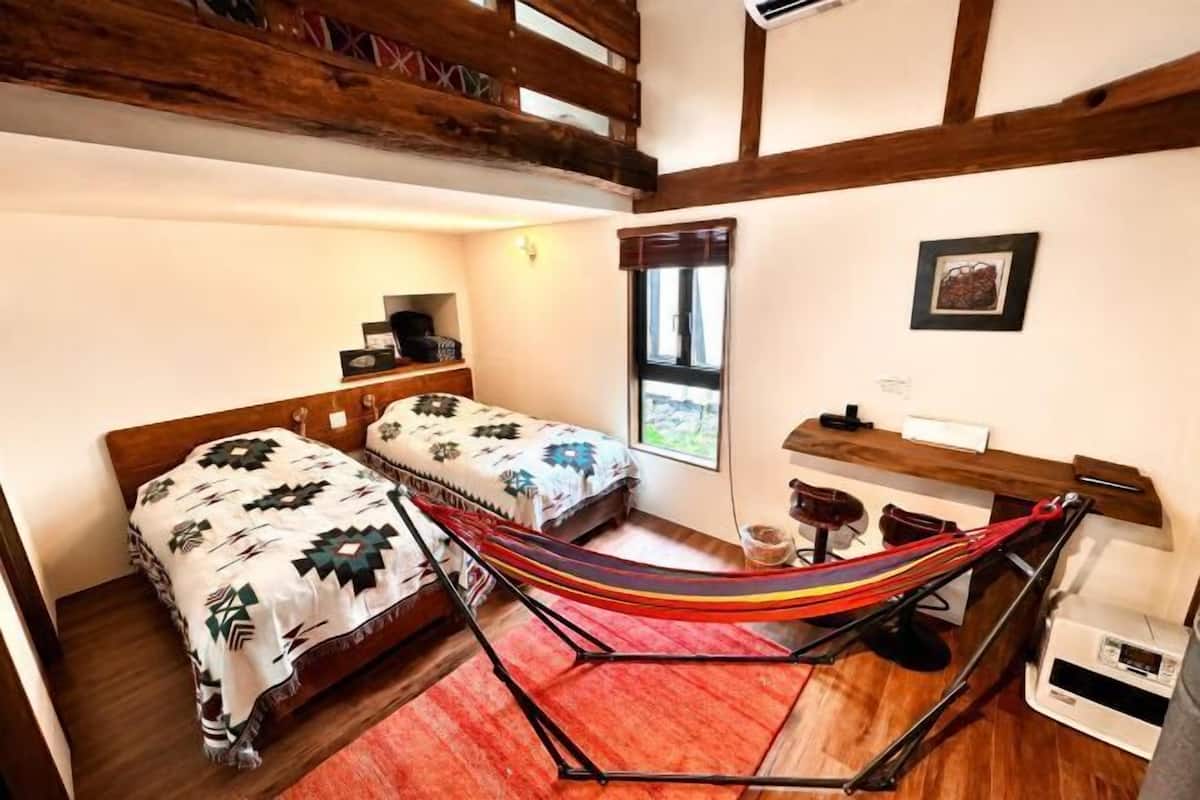 Decoración personalizada, muebles diferentes y ropa de cama