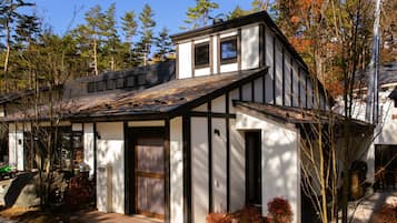 Individually decorated, individually furnished, bed sheets