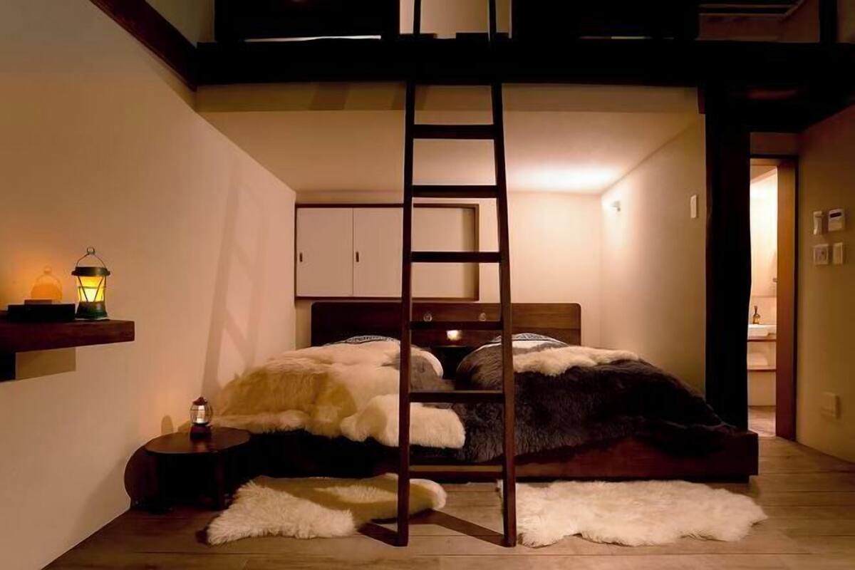 Decoración personalizada, muebles diferentes y ropa de cama