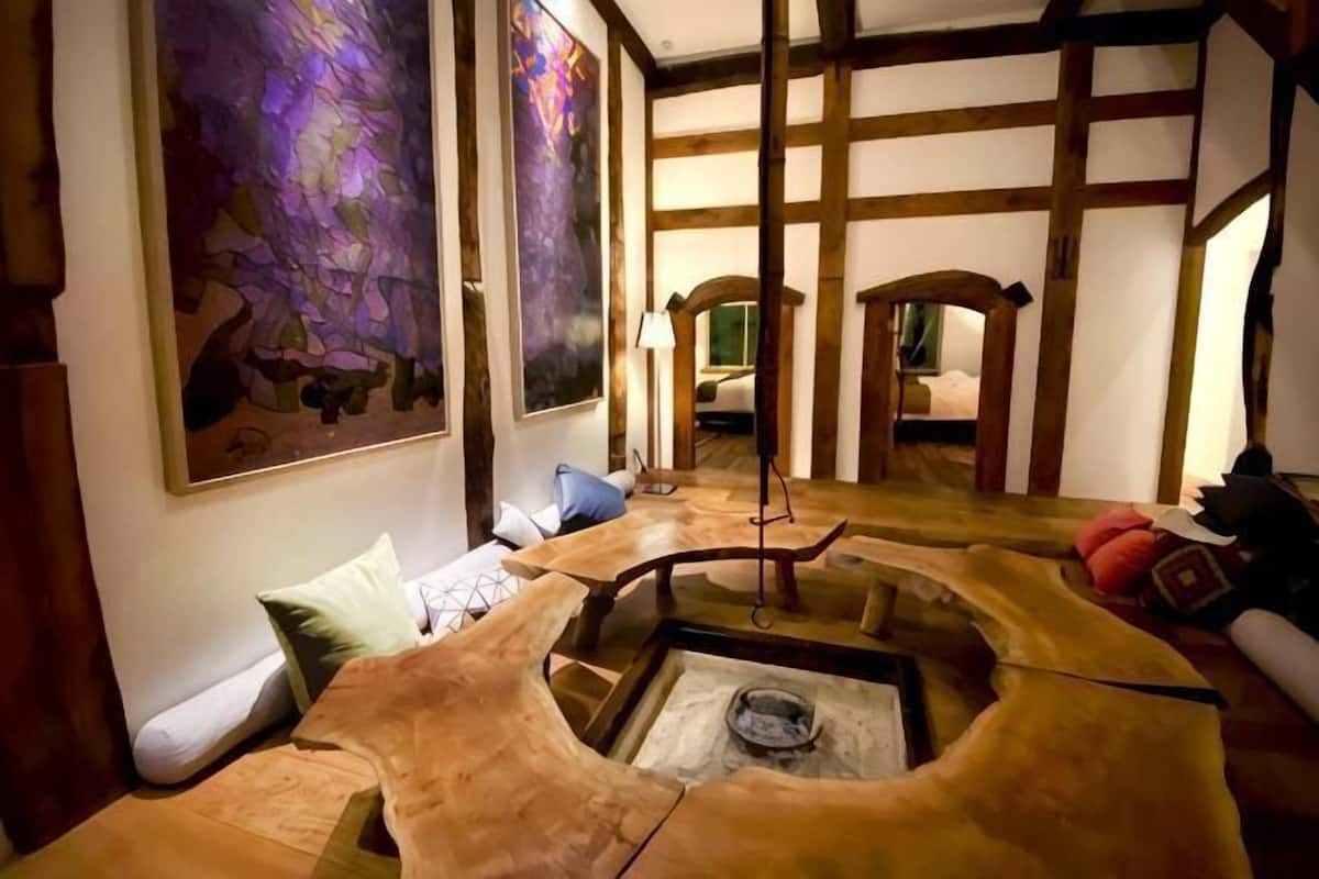 Decoración personalizada, muebles diferentes y ropa de cama