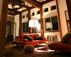 Familienvilla, Nichtraucher (Hanz Outdoor Residence) | Wohnbereich | Kamin, Fußbodenheizung