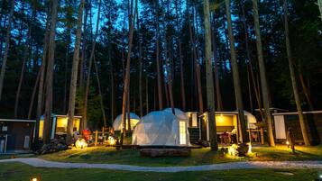 Tält - icke-rökare (Glamping Hanz Pao for 3 Adults) | Individuell inredning, unika möbler och sängkläder