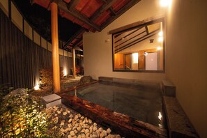 Nhà tắm công cộng
